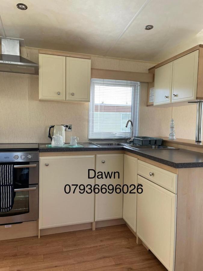 Remarkable 2-Bed Villa Caravan In Driffield Skipsea Bagian luar foto